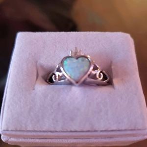 Good Queen Ring